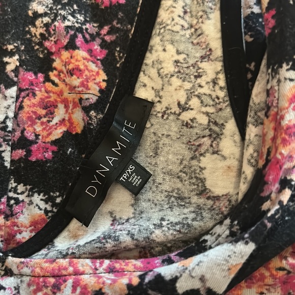 Body on with cut out Dynamite floral dress - Picture 5 of 5